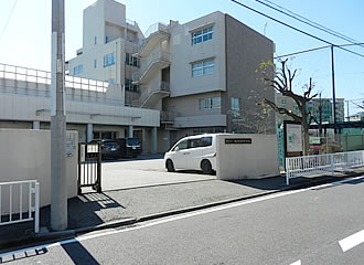 軽井沢小学校コミュニティセンター外観の写真